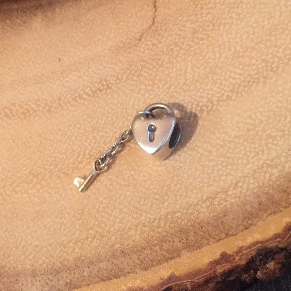 Pandora Retired Key To My Heart 14k Dangle Charm - Picture 2 of 4